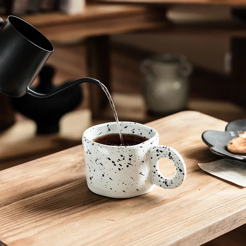 Caneca de cerâmica com tinta respingo irregular, alça artesanal, xícara de café, leite, casal, casa, escritório, decoração, punho de porcelana
