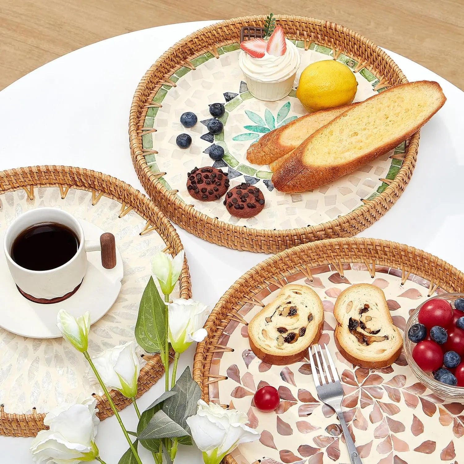 Bandeja redonda de vime com incrustação de madrepérola, bandeja de servir de vime, base de madeira, armazenamento e exibição de café, pão, comida, frutas