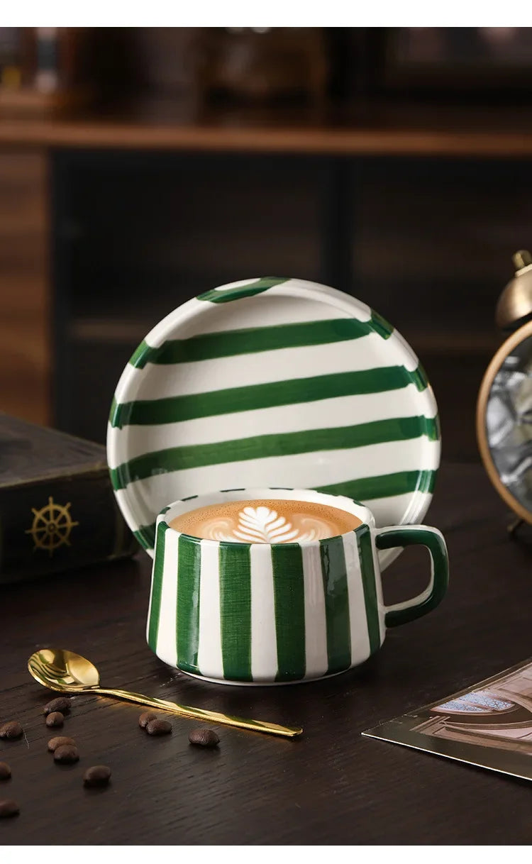Conjunto de xícara de café cerâmica listrada criativa, para escritório, chá da tarde, latte fino, presente artesanal, combinação de xícara e prato