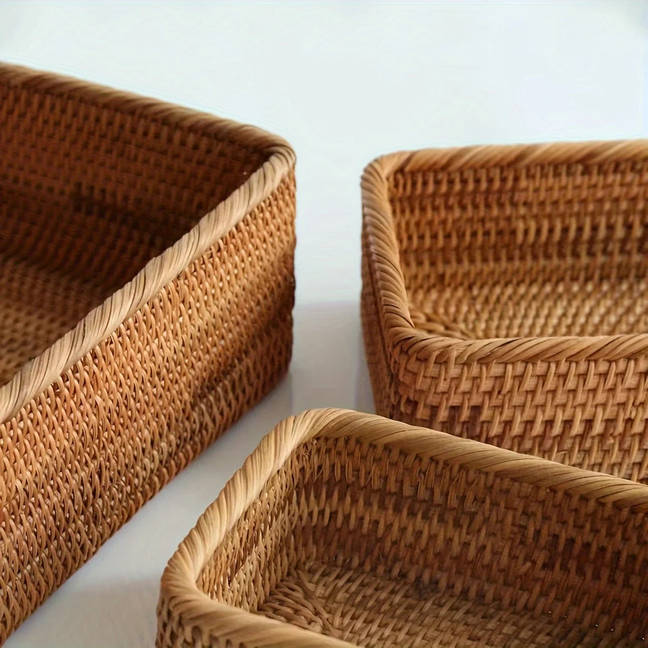 Cesta de armazenamento de vime natural tecida à mão, cesta decorativa marrom claro para banheiro, cozinha, sala de estar, cesta multifuncional de frutas e lanche, decoração de casa de alta qualidade, organização de banh