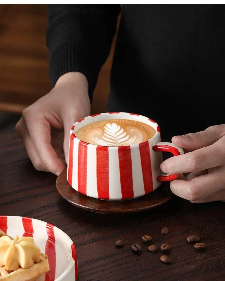 Conjunto de xícara de café cerâmica listrada criativa, para escritório, chá da tarde, latte fino, presente artesanal, combinação de xícara e prato