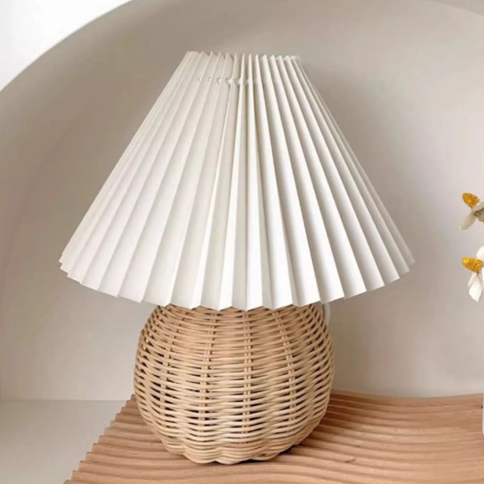 Luminária de Chão Rattan Vintage | Estilo Retrô para Sala e Quarto