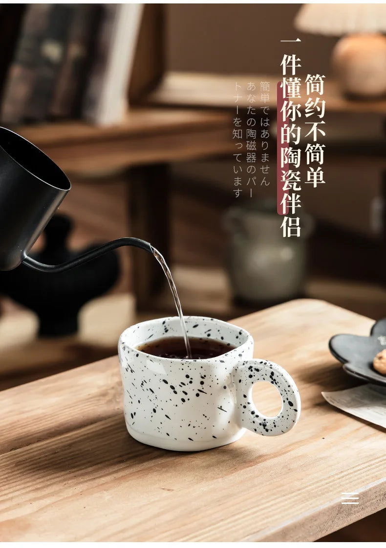 Caneca de cerâmica com tinta respingo irregular, alça artesanal, xícara de café, leite, casal, casa, escritório, decoração, punho de porcelana