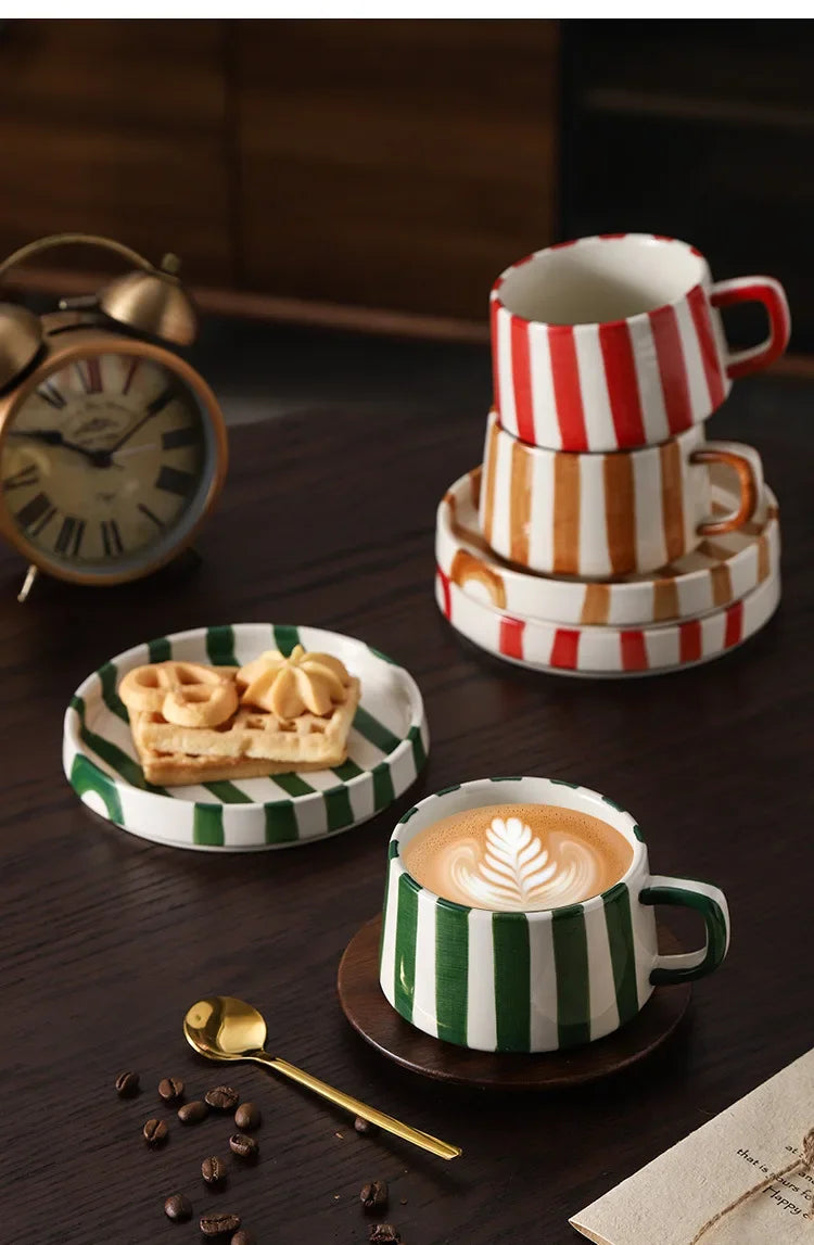 Conjunto de xícara de café cerâmica listrada criativa, para escritório, chá da tarde, latte fino, presente artesanal, combinação de xícara e prato