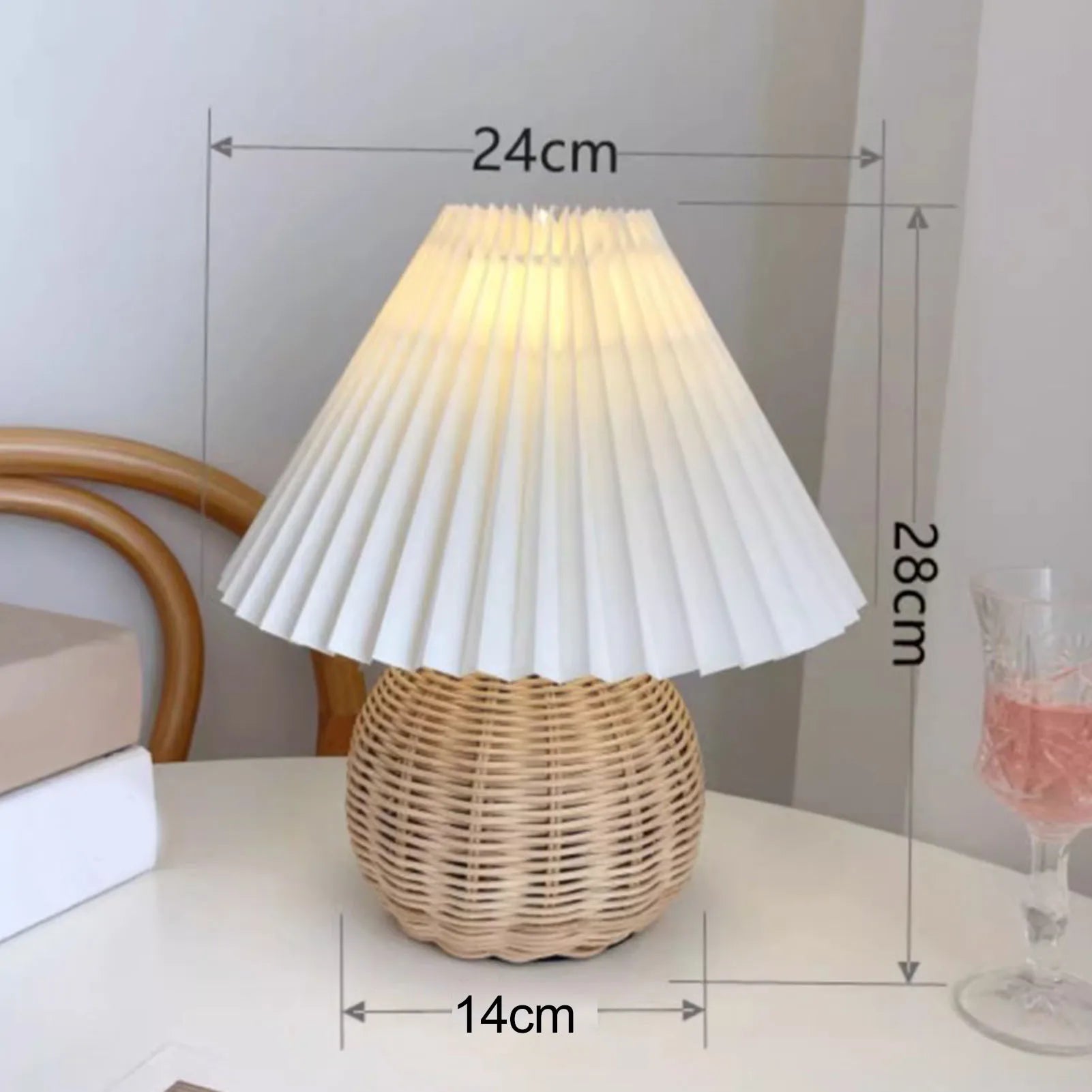 Luminária de Chão Rattan Vintage | Estilo Retrô para Sala e Quarto