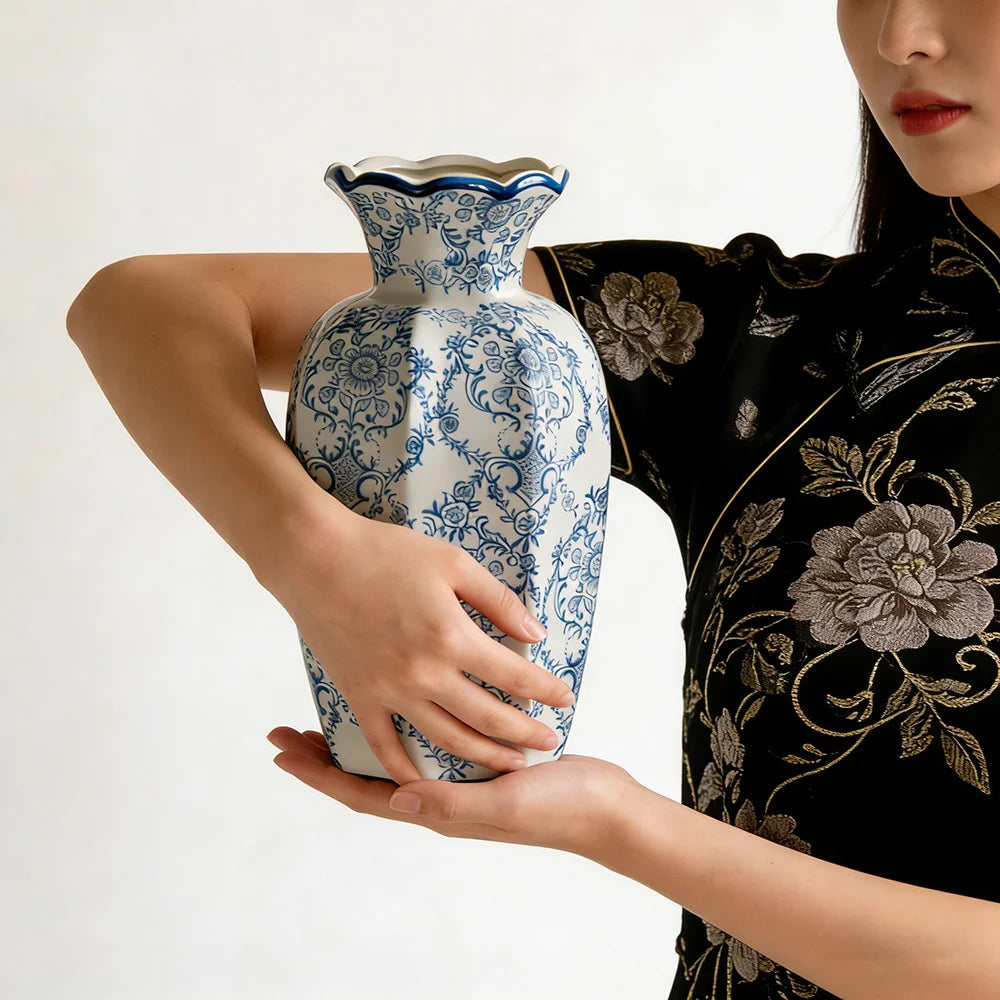 Vaso Cerâmico Clássico Azul e Branco, Vaso Pintado à Mão para Decoração de Casa, Arranjo de Flores na Mesa