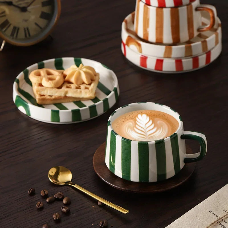 Conjunto de xícara de café cerâmica listrada criativa, para escritório, chá da tarde, latte fino, presente artesanal, combinação de xícara e prato