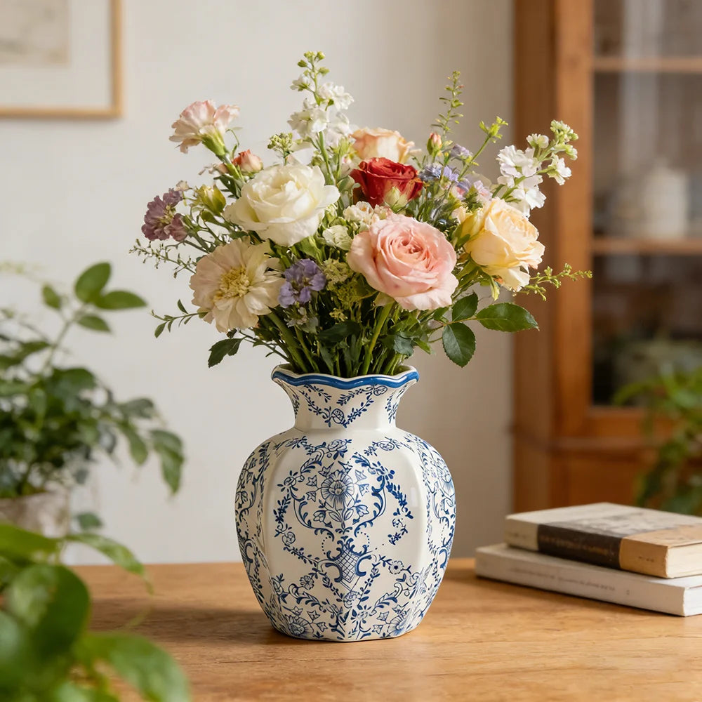 Vaso Cerâmico Clássico Azul e Branco, Vaso Pintado à Mão para Decoração de Casa, Arranjo de Flores na Mesa