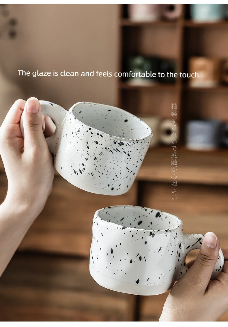 Caneca de cerâmica com tinta respingo irregular, alça artesanal, xícara de café, leite, casal, casa, escritório, decoração, punho de porcelana